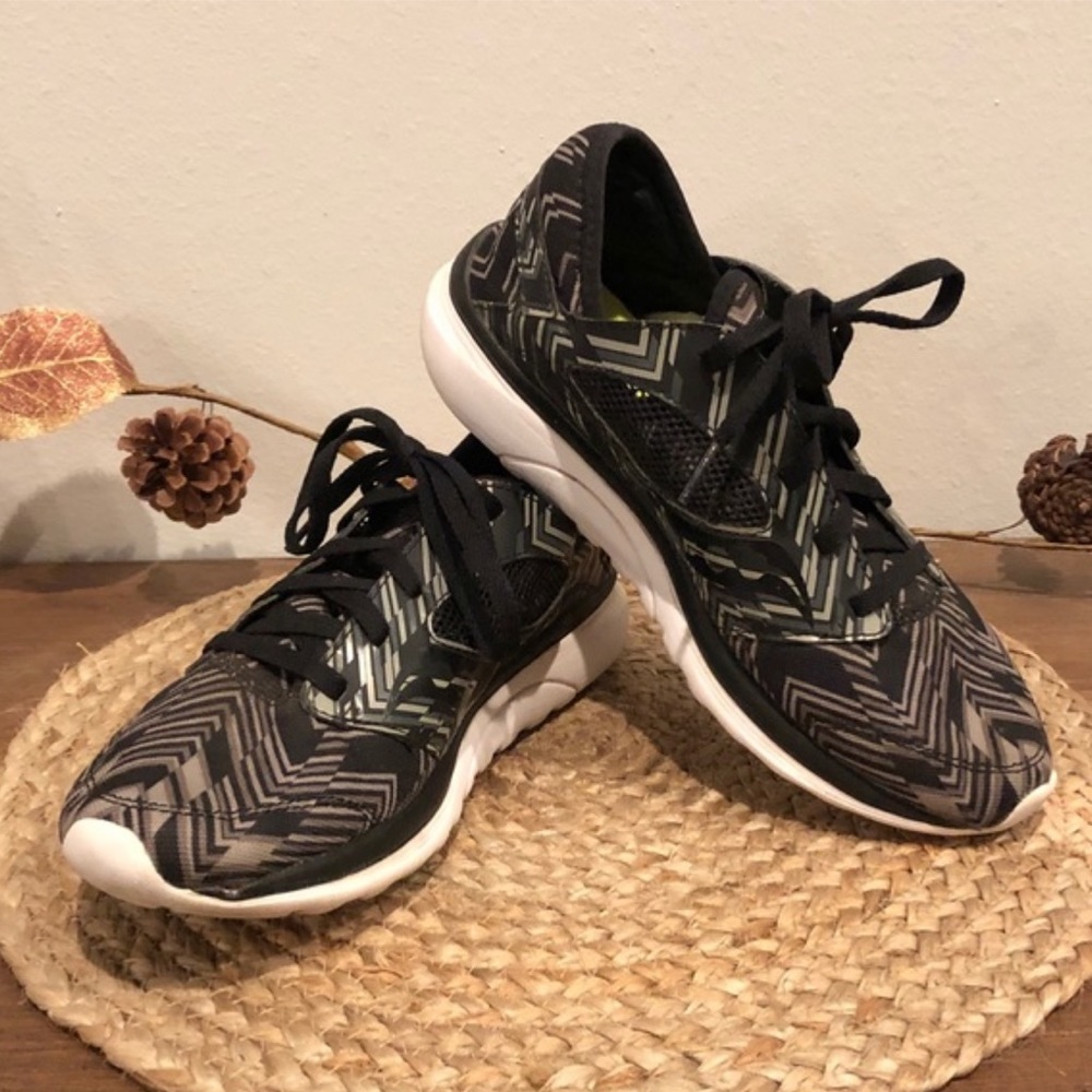 Women's Saucony Kineta Relay Running Shoe